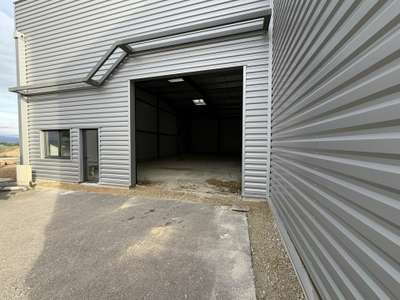 Local d'activité neuf 203m² à vendre à Valence
