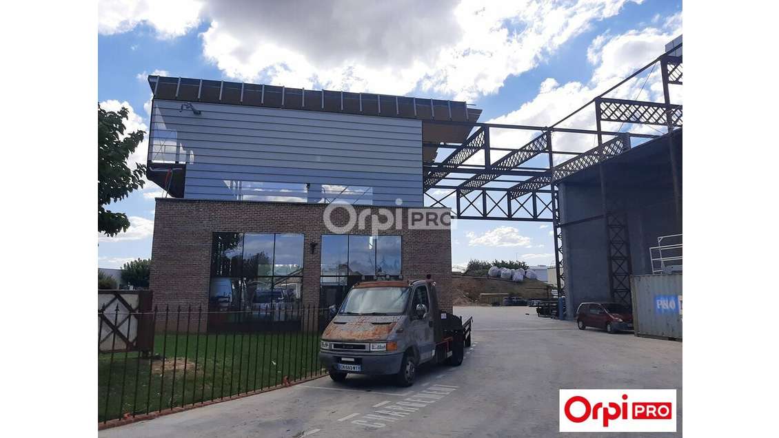 AV bâtiment rare adapté à de multiples usages 