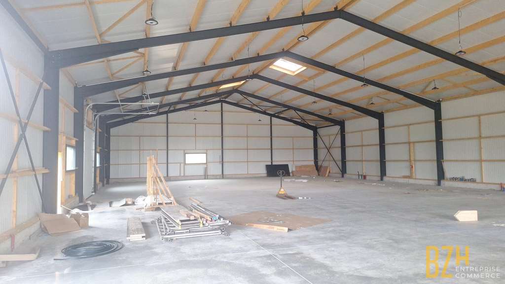 À vendre bâtiment 950m² sur 4800m² Vannes RN166