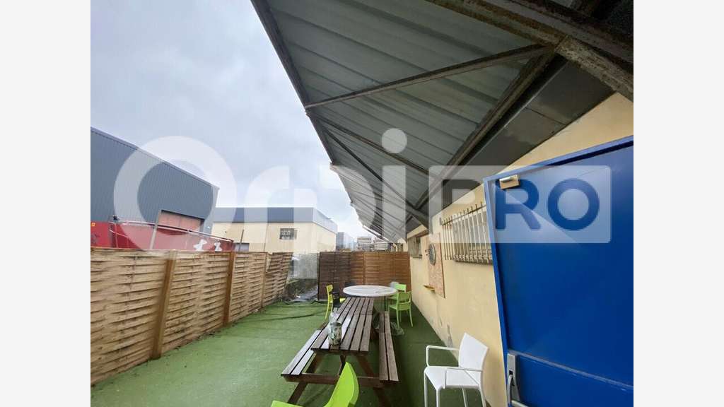 Vente local d'activité 982m² à Vaulx-en-Velin