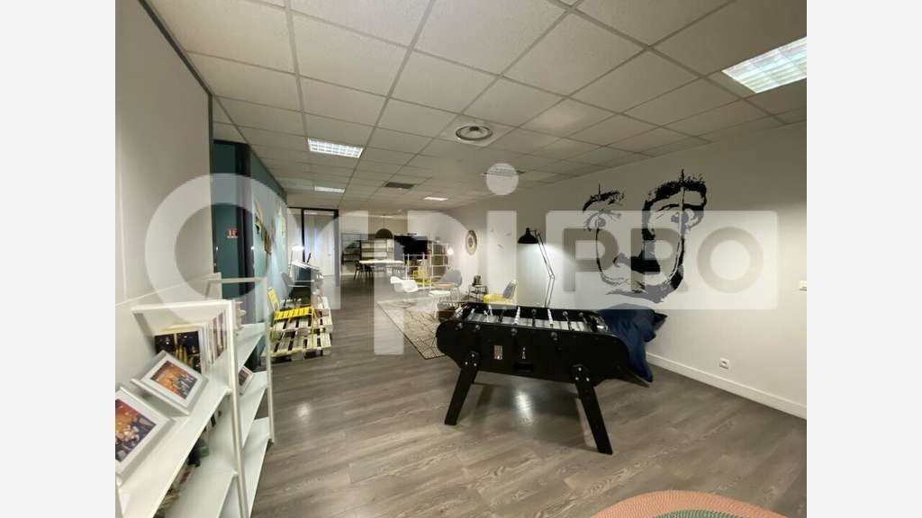Vente local d'activité 982m² à Vaulx-en-Velin