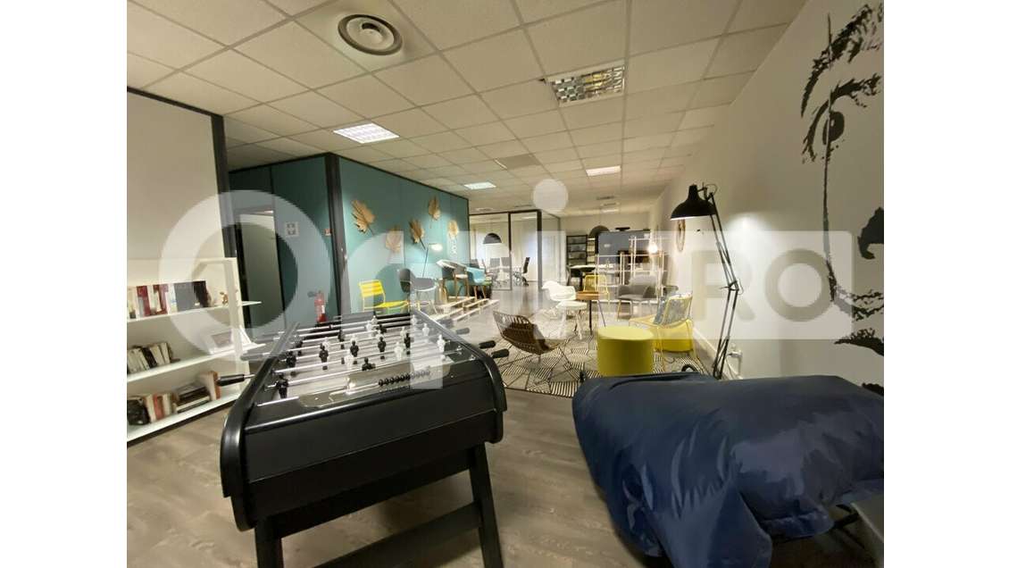 Vente local d'activité 982m² à Vaulx-en-Velin