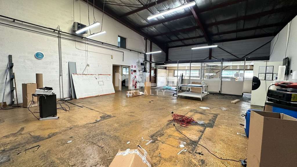 Bâtiment d'activités indépendant à VAULX EN VELIN
