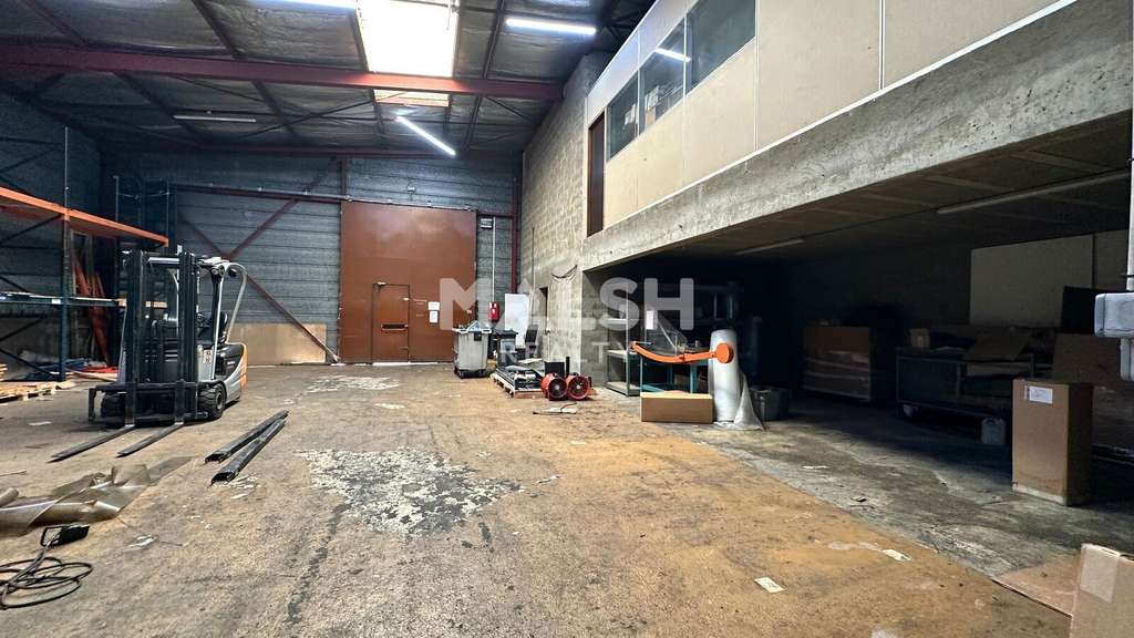 Bâtiment d'activités indépendant à VAULX EN VELIN