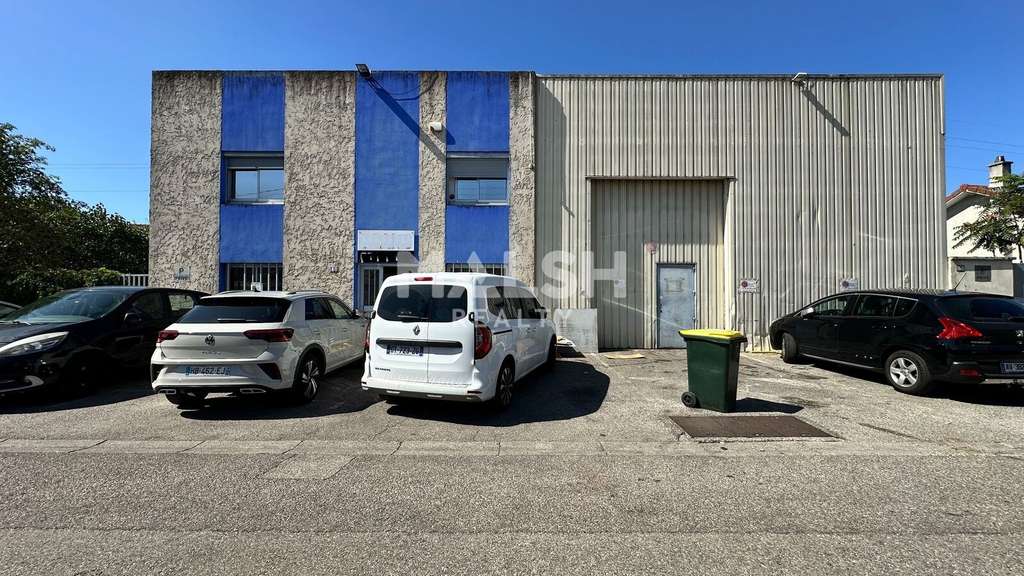 Bâtiment d'activités indépendant à VAULX EN VELIN