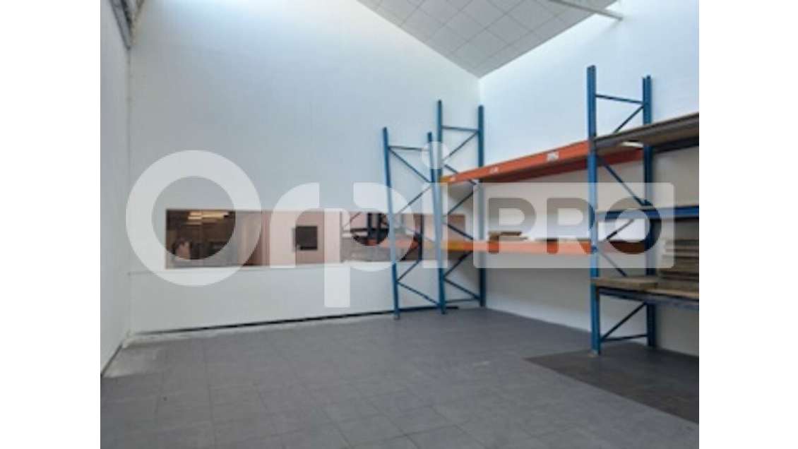 A vendre local activité 227m² à Vénissieux