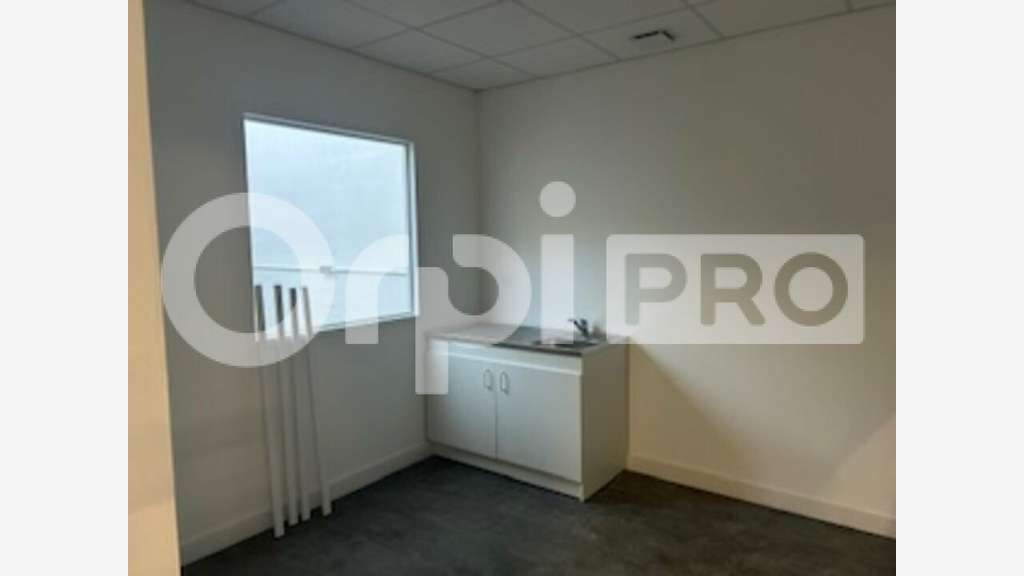 A vendre local activité 227m² à Vénissieux