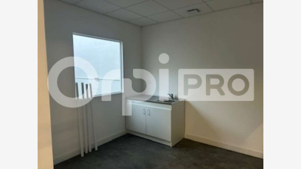A vendre local activité 227m² à Vénissieux