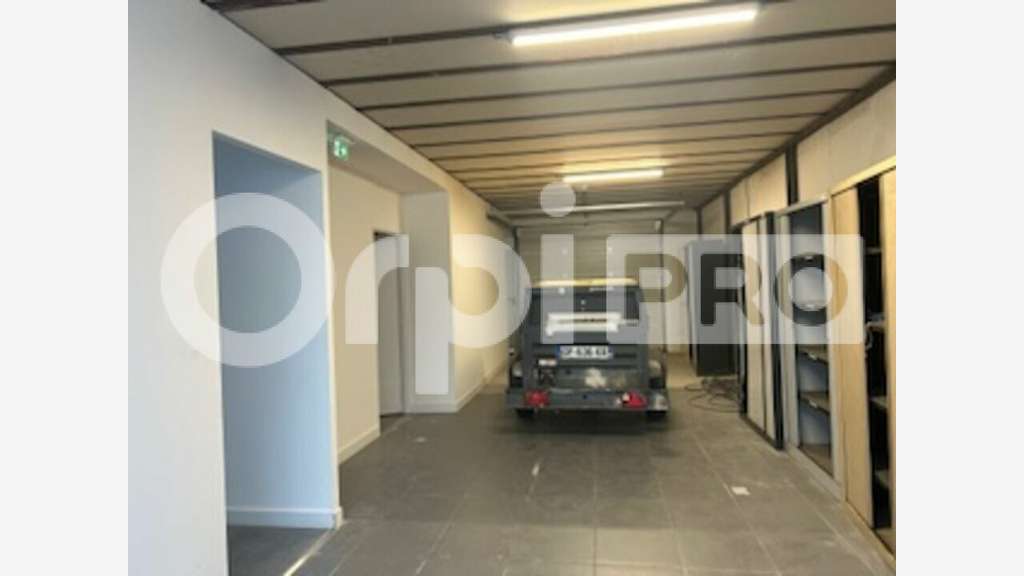 A vendre local activité 227m² à Vénissieux