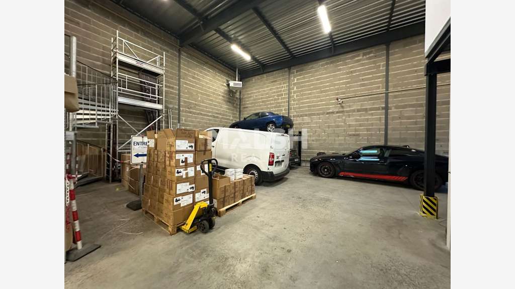 Local d'activités à vendre 690m² à Vénissieux