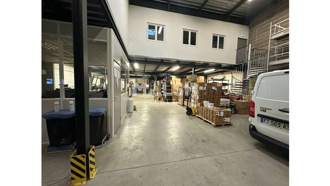 Local d'activités à vendre 690m² à Vénissieux