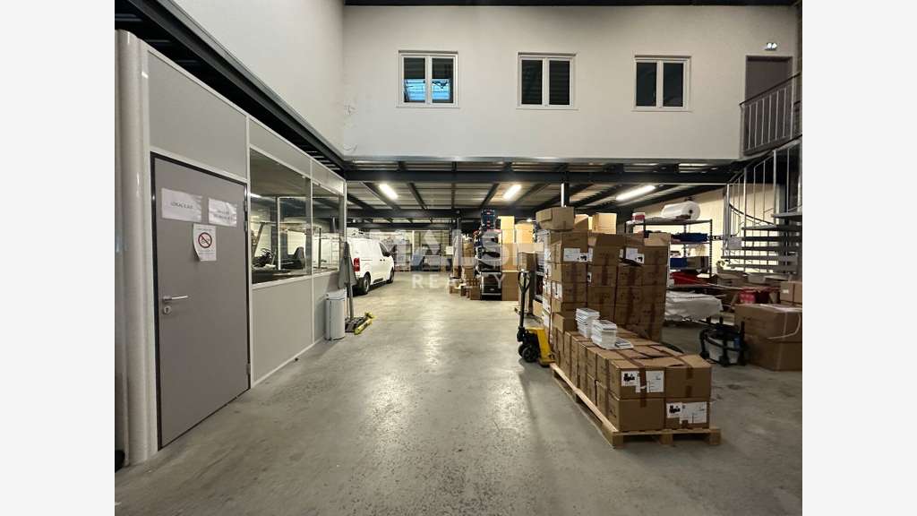 Local d'activités à vendre 690m² à Vénissieux