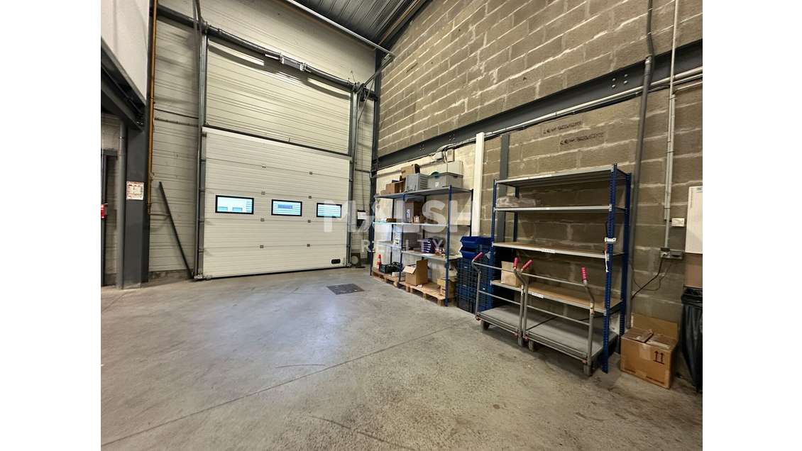 Local d'activités à vendre 690m² à Vénissieux