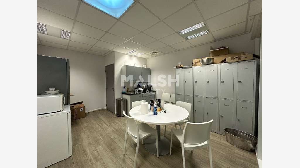 Local d'activités à vendre 690m² à Vénissieux