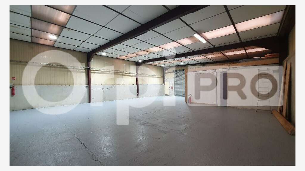 Vente local d'activité de 205m² à Verneuil-l'Étang