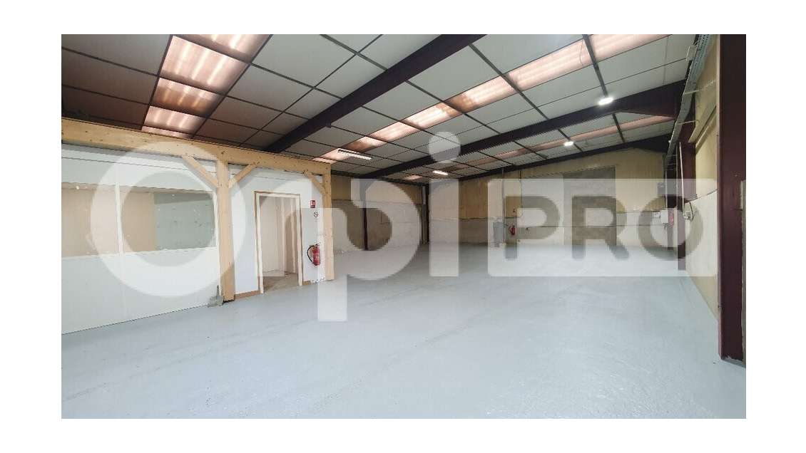 Vente local d'activité de 205m² à Verneuil-l'Étang