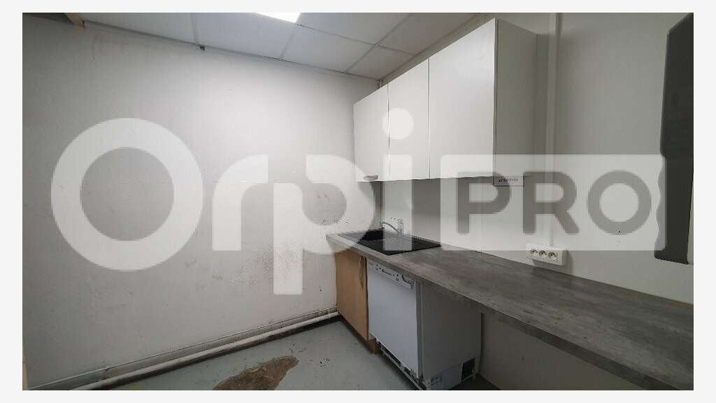 Vente local d'activité de 205m² à Verneuil-l'Étang
