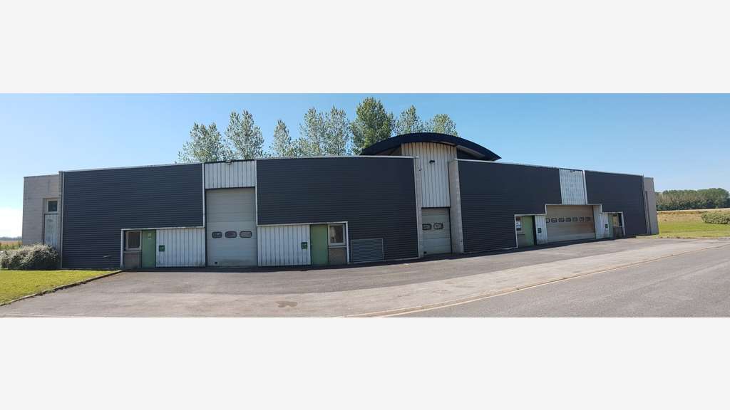 A vendre bâtiment logistique 1500m² à Charmes