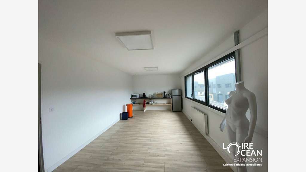 A vendre local activité de 326m² à Vertou
