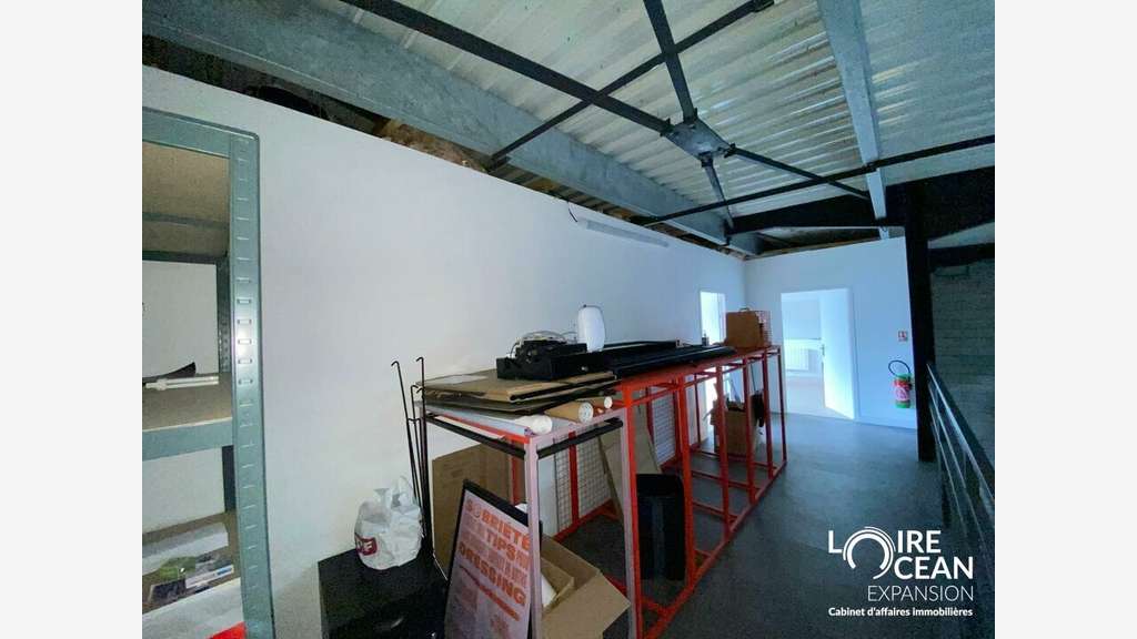 A vendre local activité de 326m² à Vertou