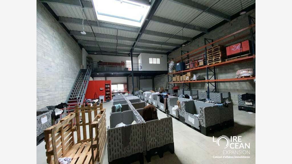 A vendre local activité de 326m² à Vertou