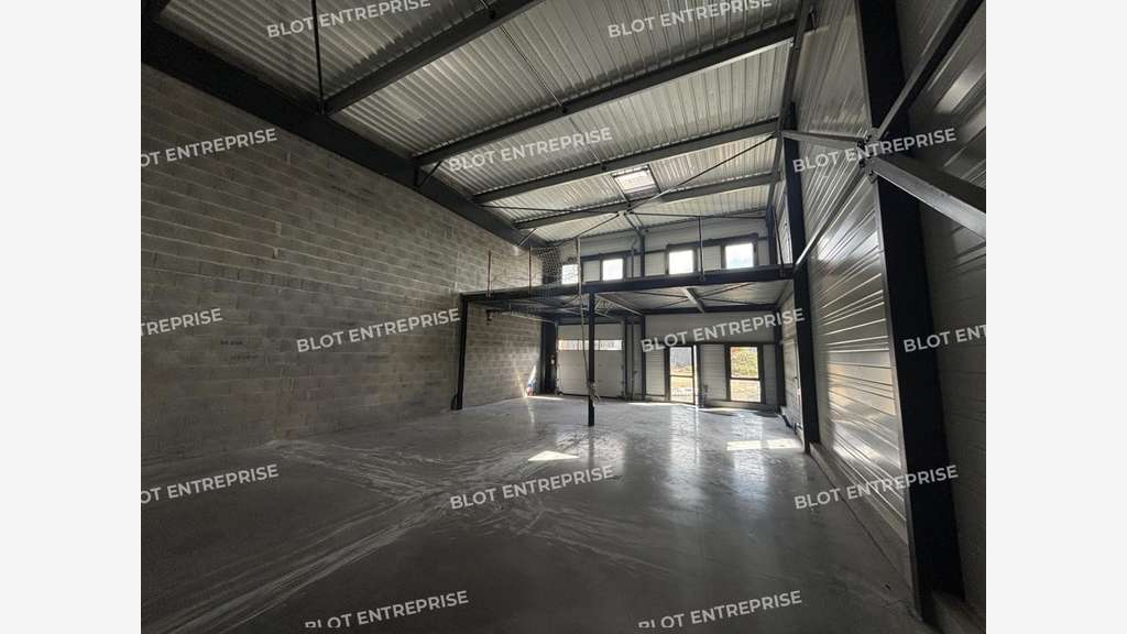 A vendre locaux d'activités 203m² à Vigneux