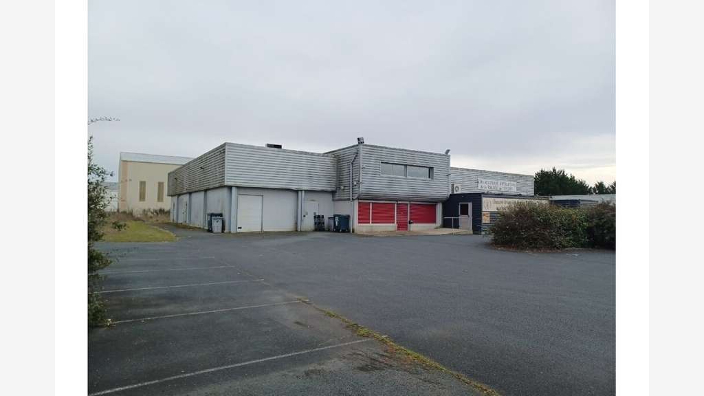 À vendre – Local agroalimentaire de 998 m² à Vill