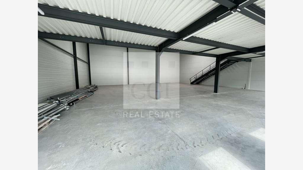 Local d'activité 2227m² à vendre à Villefontaine