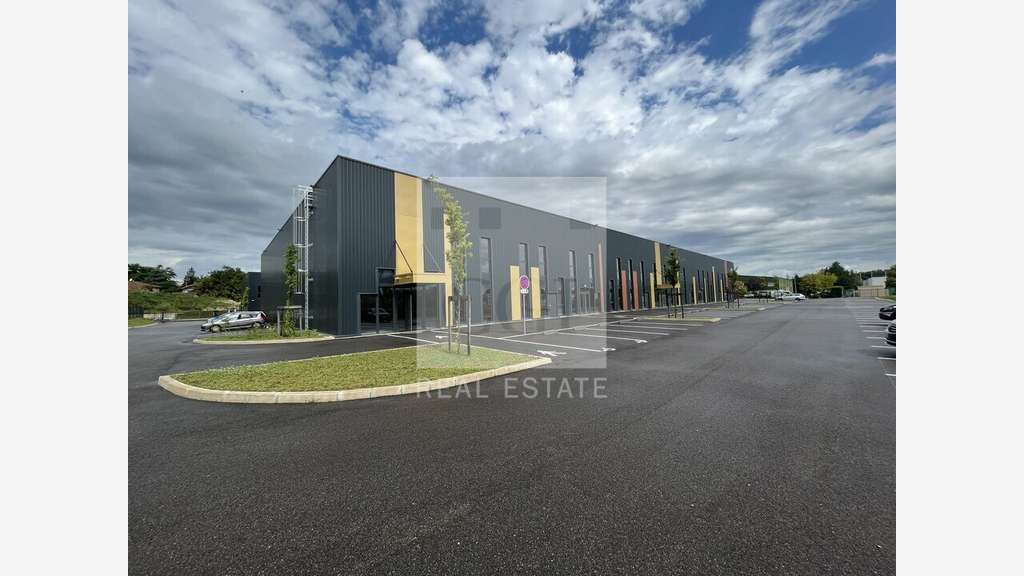 Local d'activité 2227m² à vendre à Villefontaine