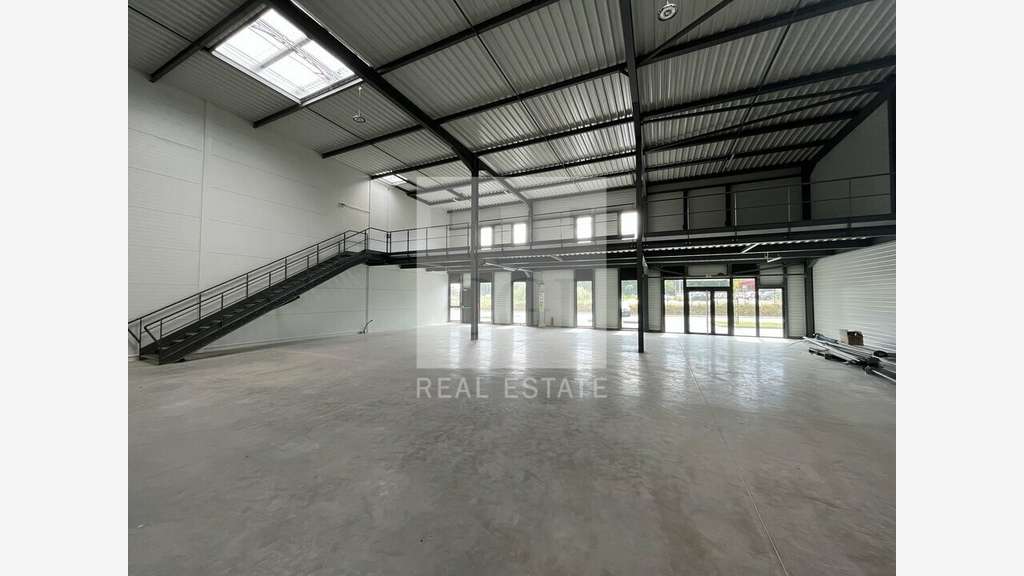 Local d'activité 2227m² à vendre à Villefontaine