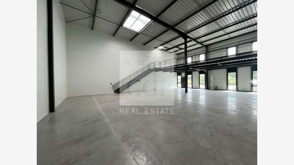 Local d'activité 2227m² à vendre à Villefontaine