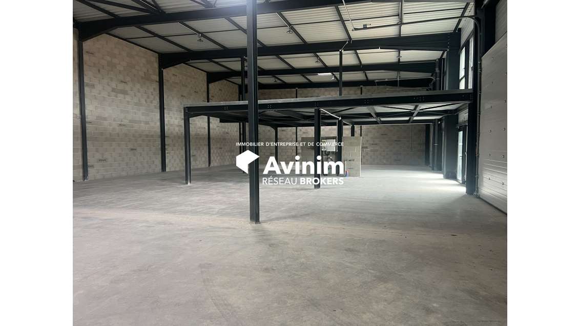 LOCAUX D'ACTIVITE A VENDRE