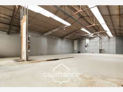 Entrepôt logistique 2200m² à vendre en ZI à Yzeure