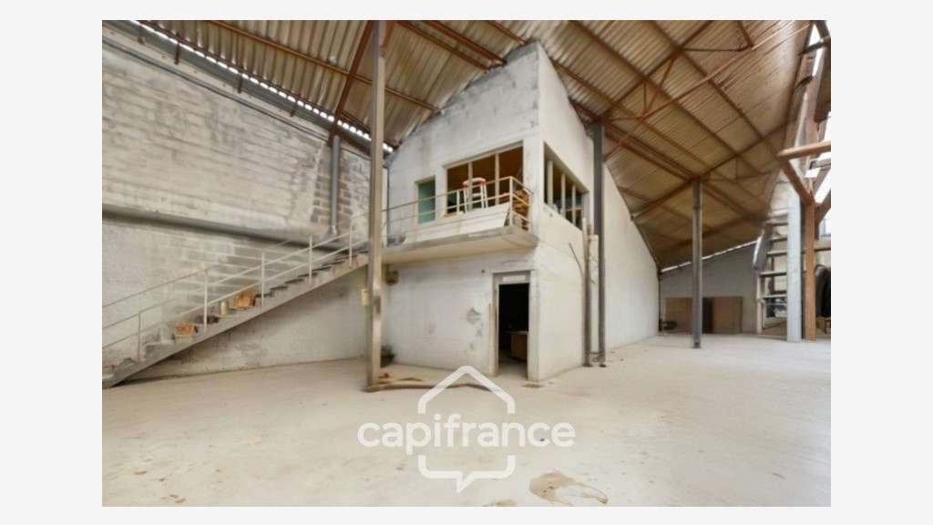 Entrepôt logistique 2200m² à vendre en ZI à Yzeure