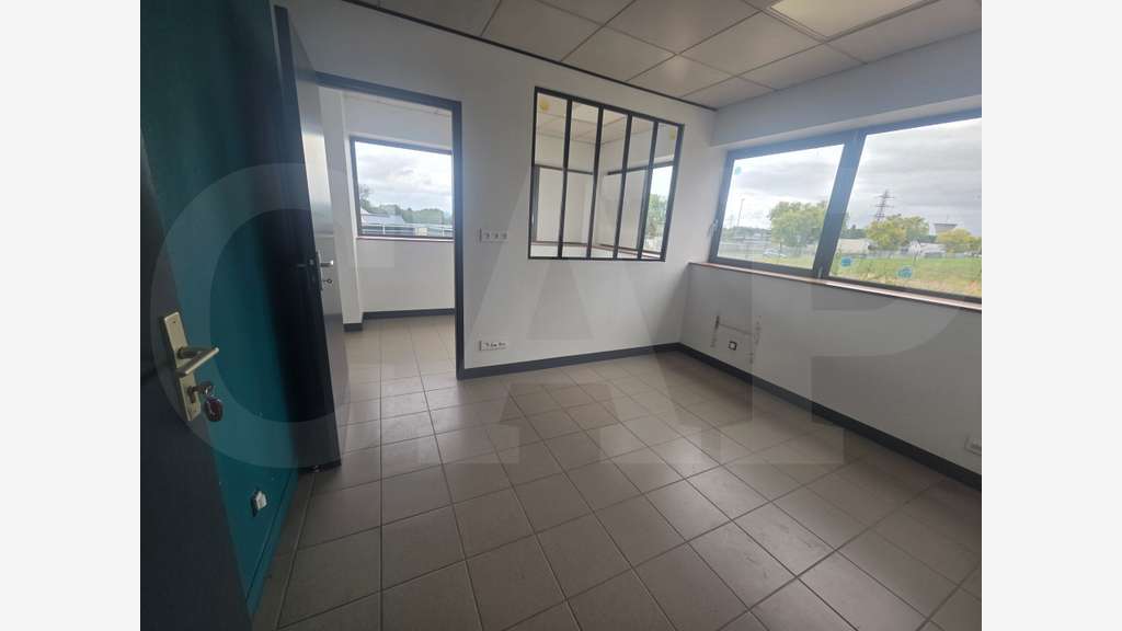 AV local d’activité 580m² sur 9350m² à Plérin