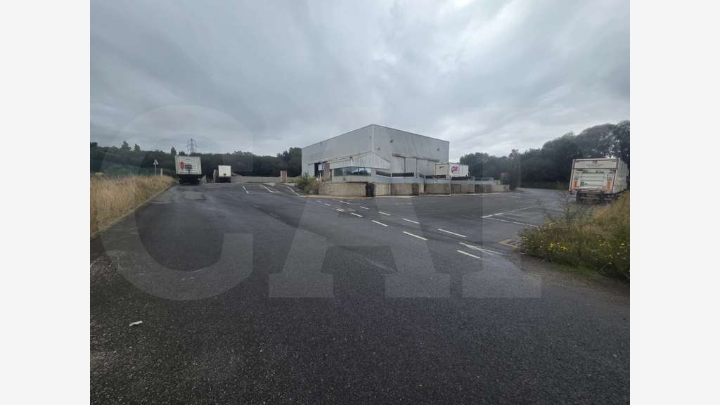 AV local d’activité 580m² sur 9350m² à Plérin