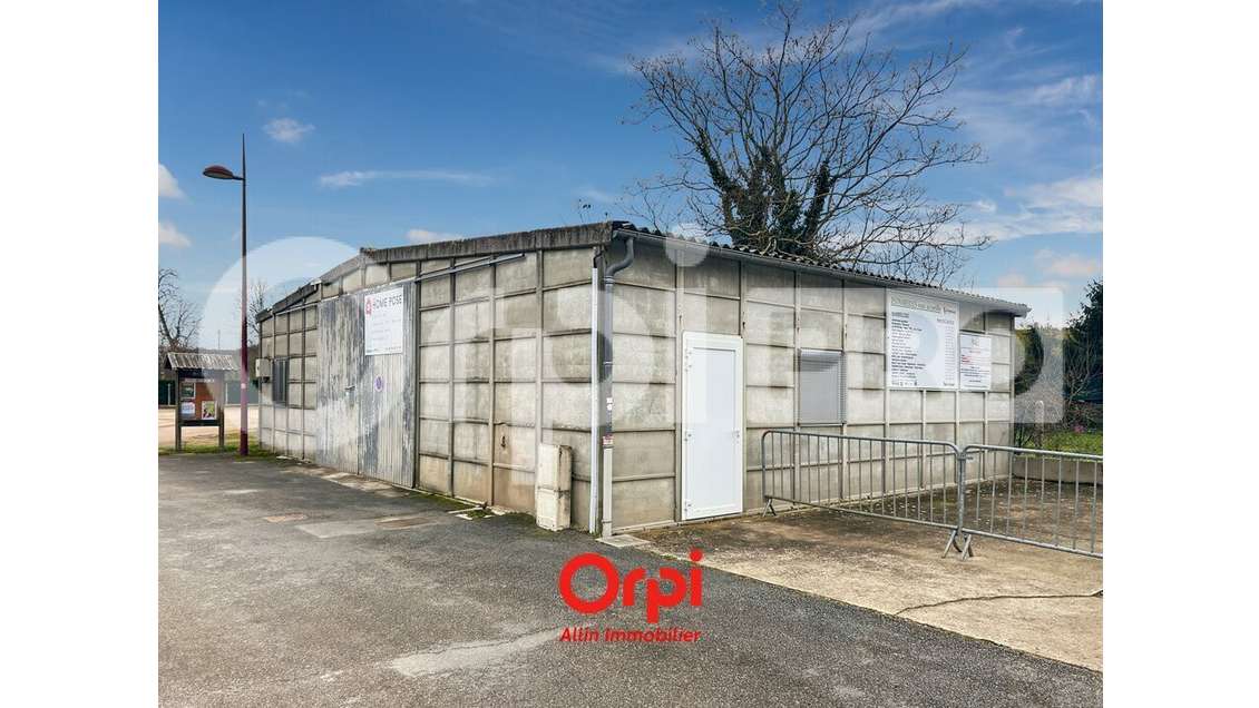 Entrepôt à vendre 120m² à Estivareilles 