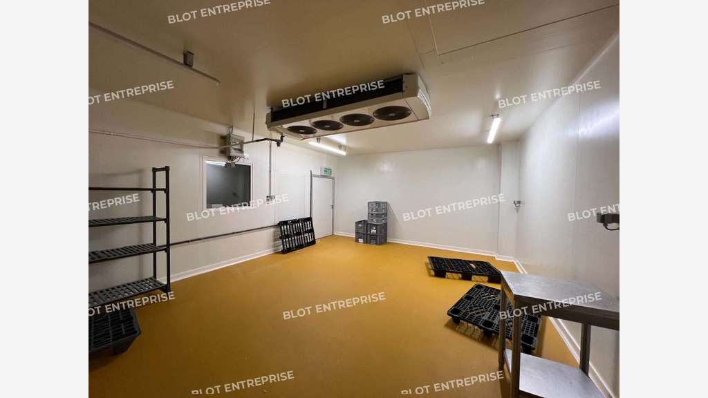 A louer local 425m² chambres froides à Rennes