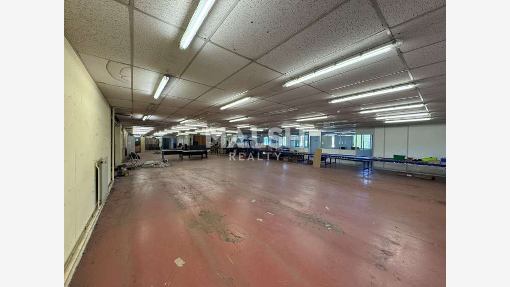 A vendre local industriel et bureaux Saint-Galmier