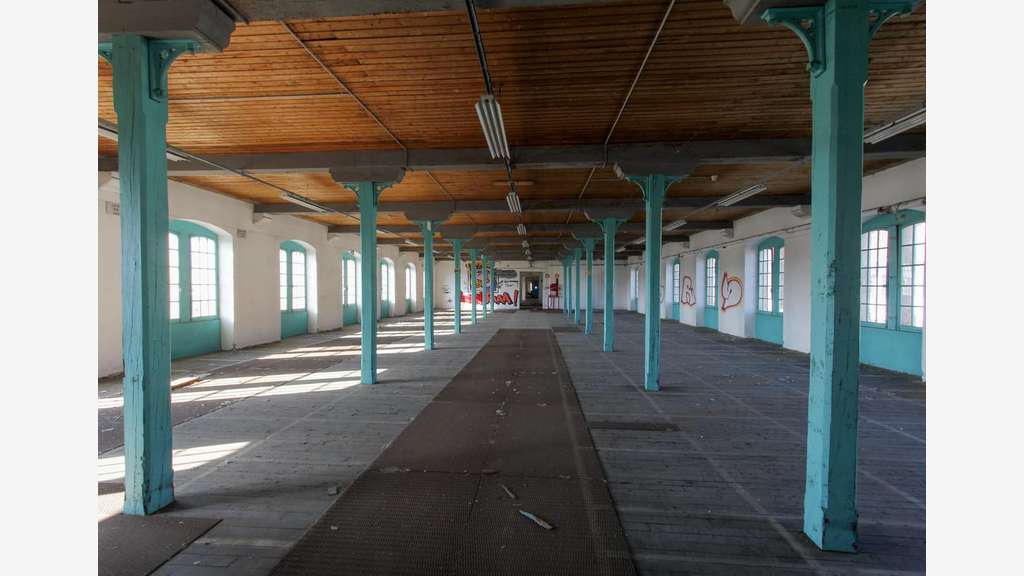 AV locaux d'activités de 500 à 3 200m² à Tonneins 