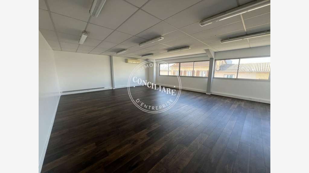 Local d'activité 837m² à vendre à Toulouse Thibaud