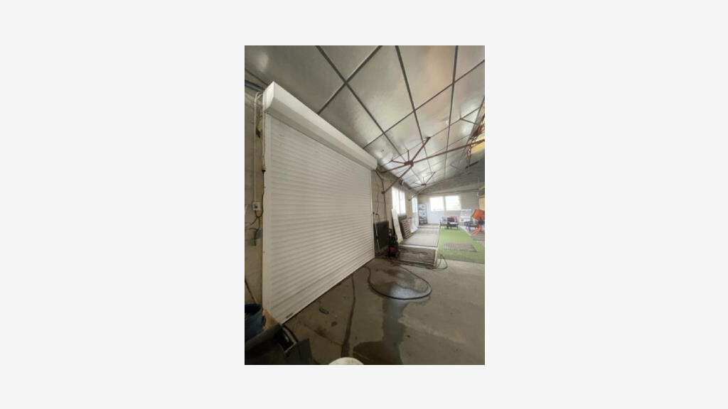 Vente local 1200m² avec bail en cours Valdivienne