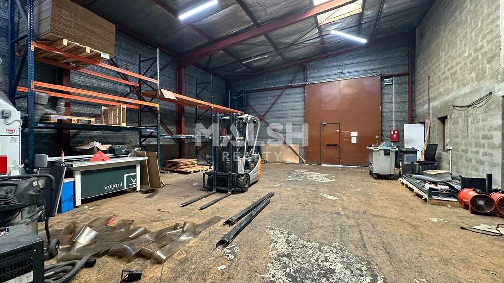 Bâtiment d'activités indépendant à Vaulx-en-Velin
