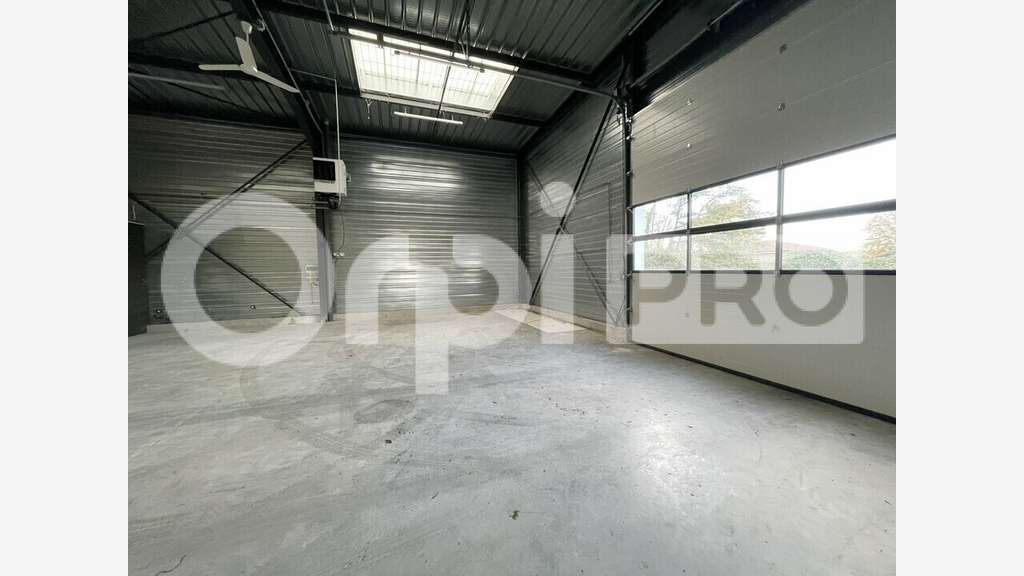 Vente local d'activité spacieux 420m² à Viriat