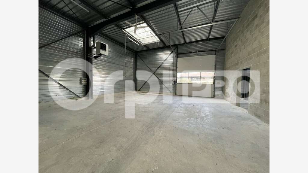 Vente local d'activité spacieux 420m² à Viriat