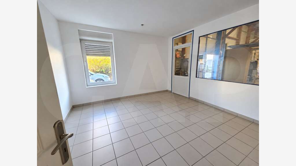 A vendre local d’activité indépendant à Yffiniac