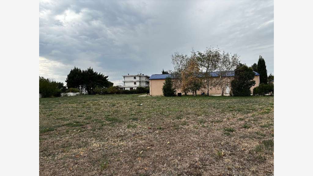 Bâtiment d'activité avec bureaux à Châteauneuf 