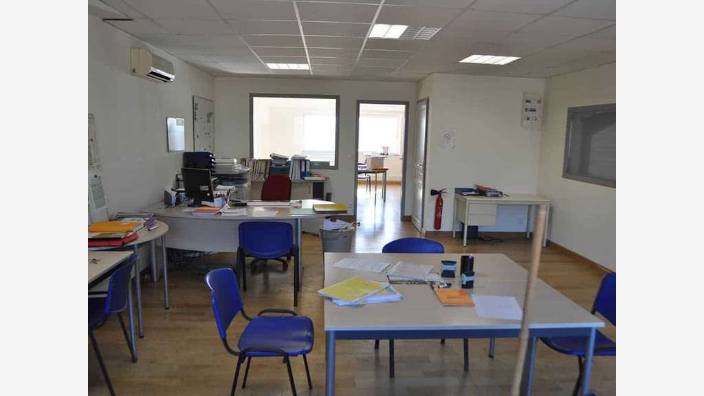 A vendre local d'activités 600m² à Cambes
