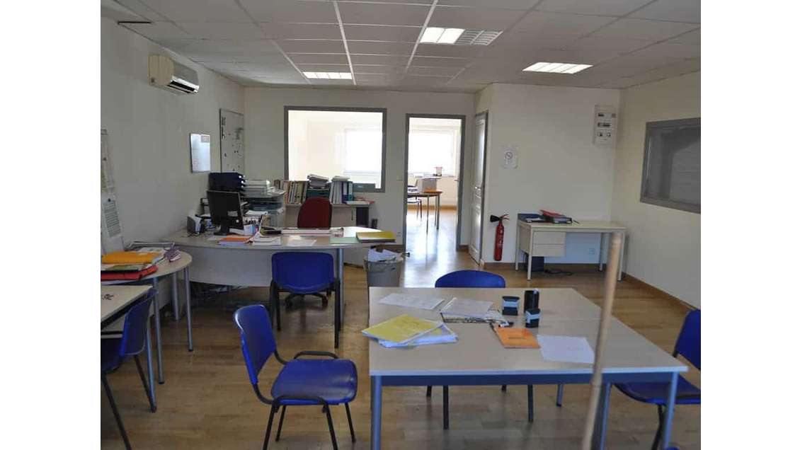 A vendre local d'activités 600m² à Cambes