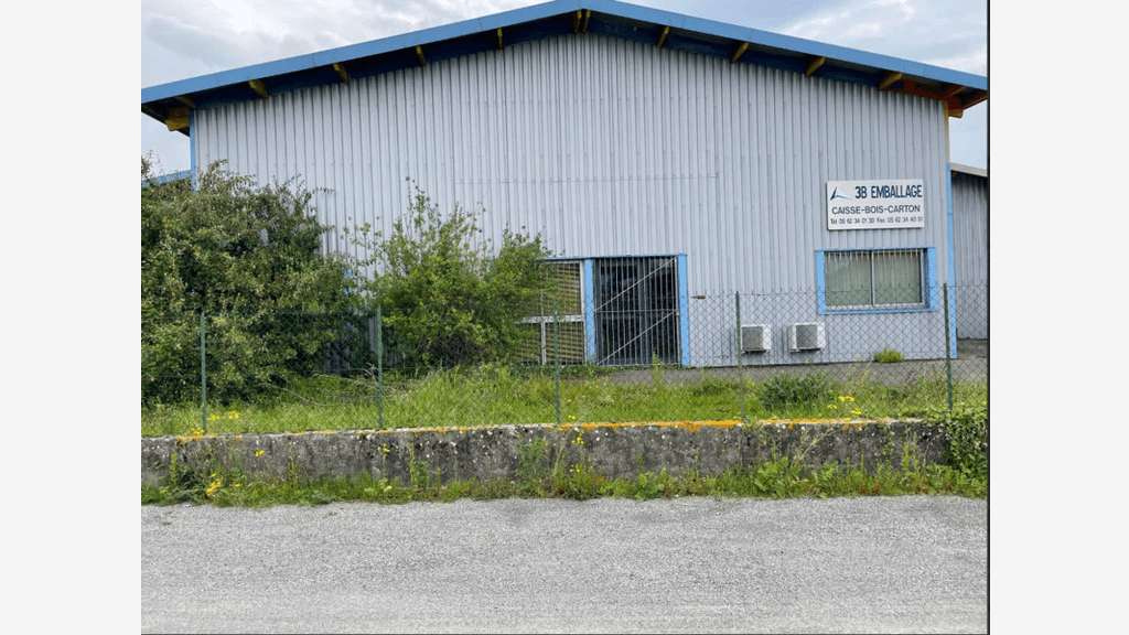 À vendre local d'activités de 1 000m² à Tarbes